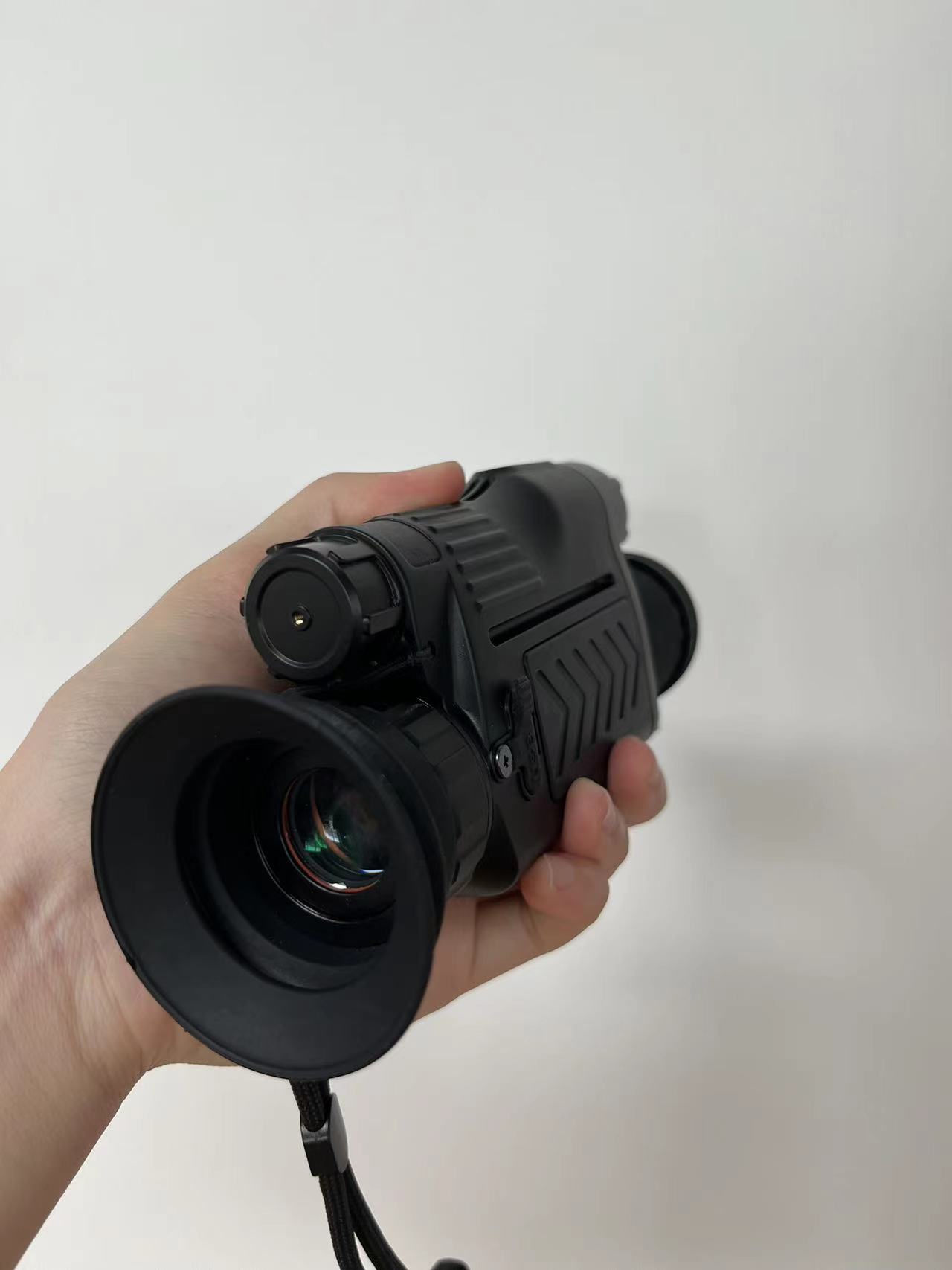 نطاقات الرؤية الليلية للتصوير  - مراجعة Thermal Night Vision Monocular وسعره